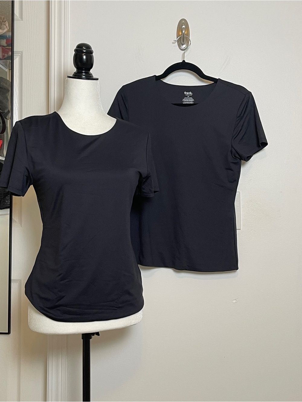 Frank & Oak - Women’s Short Sleeve Black Slim Tee